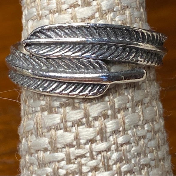 Blue Horizon Set of 7 Silver Knuckle Rings - Picture 2 of 4